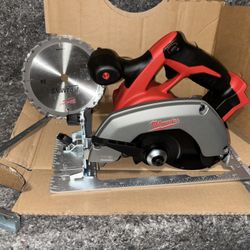 Milwaukee M18 18V Lithium-Ion Brushless Cordless 7-1/4 in. Circular Saw (Tool-Only)