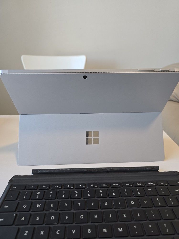 Microsoft Surface Book 13.5 inch laptop 1703 Intel Core i5 fingerprint