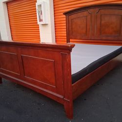 Qun Sz Bd St With Base Good Condition 