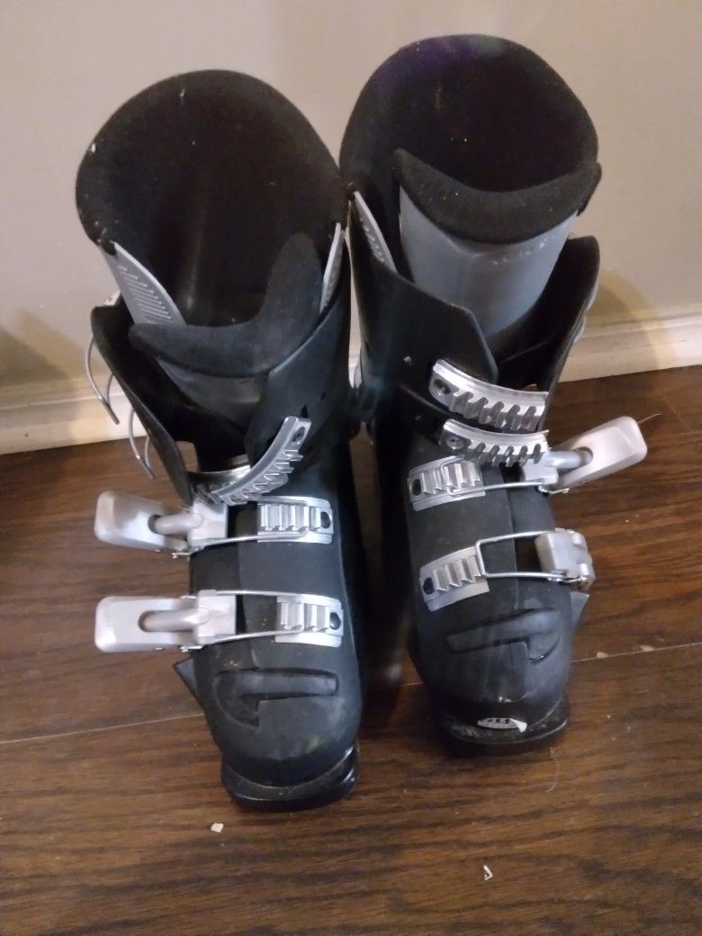 Salomon Ski Boots Sz 5 Black Snow