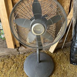 LASKO Oscillating Fan. 