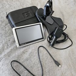Garmin Nüvi 1450 Navigation System w/ accessories