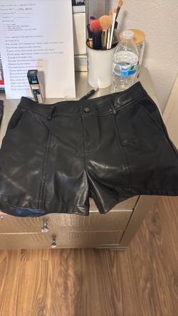LEATHER SHORTS