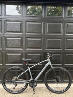 Trek Dual Sport 2 Hybrid Bike