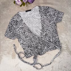 Brandy Melville Black and White Dotted Wrap Top - women’s