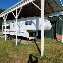 2004 Warrior 5th wheel