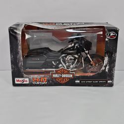 Maisto 2015 Harley-Davidson Street Glide Special Black 1/12 Motorcycle 32328