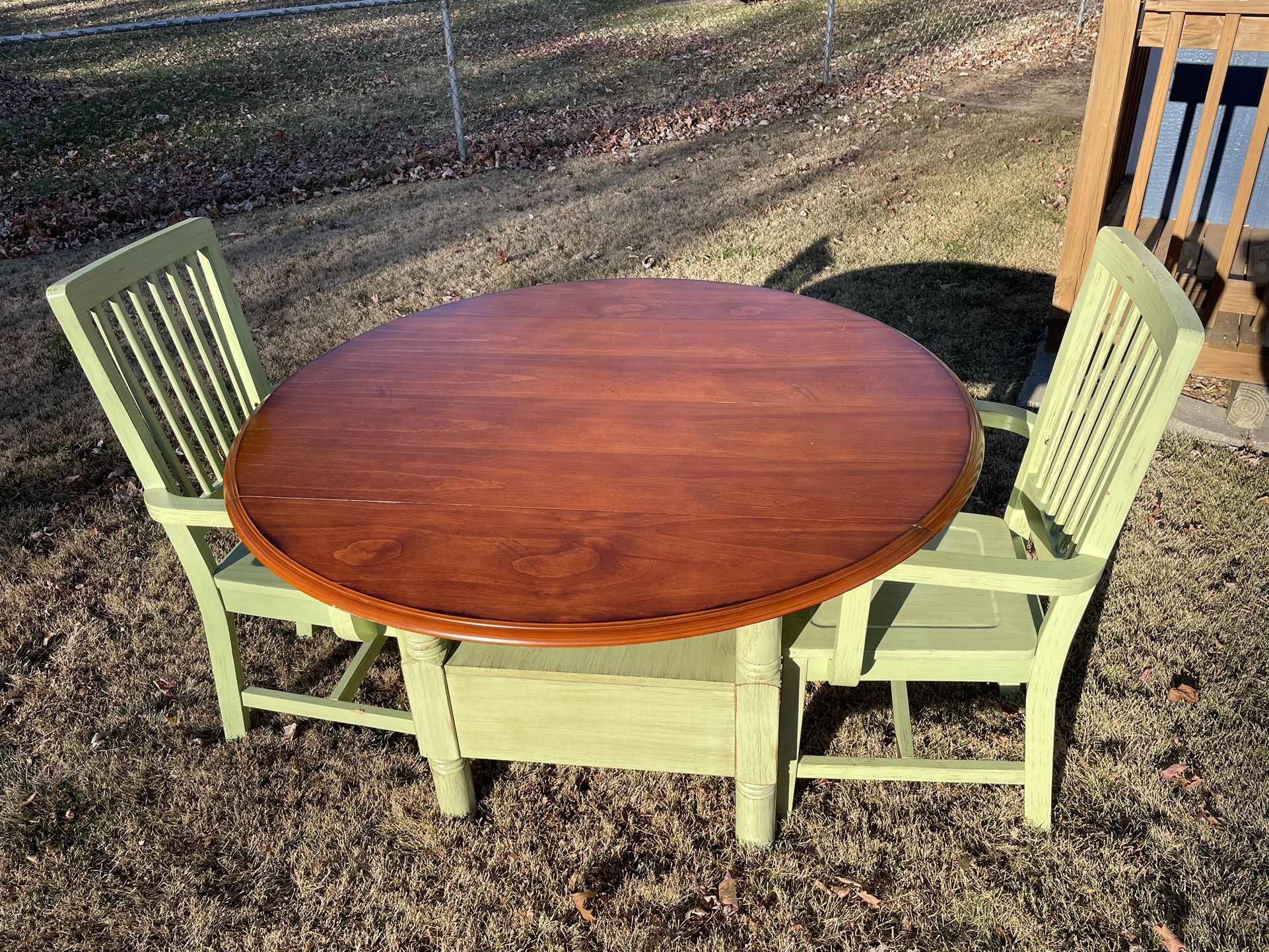 Beautiful Double Drop Leaf Dining or Breakfast Nook Table & Chairs 
