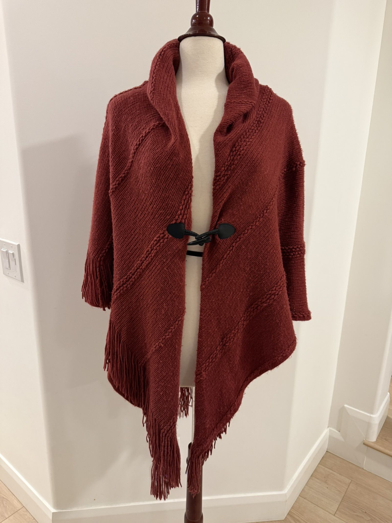 Charter Club Burgundy Knit Poncho Shawl Wrap w/ Toggle & Fringe – One Size