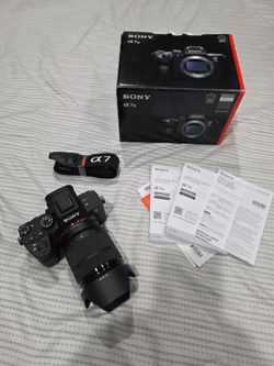 Sony A7III with 28-70 lense shutter count 1,749