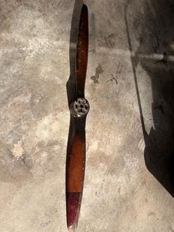 Wooden airplane propeller