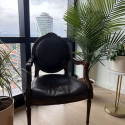 Stunning Vintage Leather Arm Chair