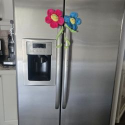 GE Full-size Refrigerator