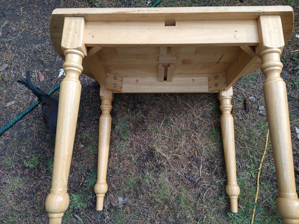 Old School Oak Small Table, Like An End Table ✅.