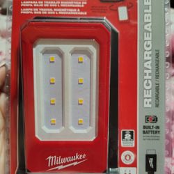 Milwaukee Rechargeable 500L Low Profile Magnet Task Light