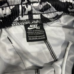 nike black and white 