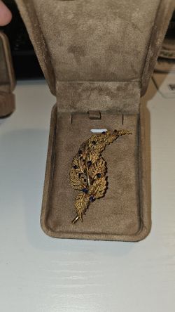 ​💎 FOR SALE: Rare Vintage Tiffany & Co. 18K Gold & Sapphire Brooch – Brand New Condition! 💎