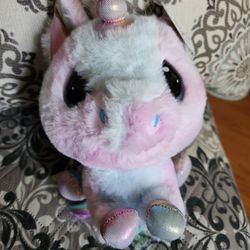Cutie pet-tudies Kelly the unicorn