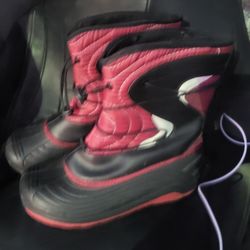Boys Size 6 Snow Boots 