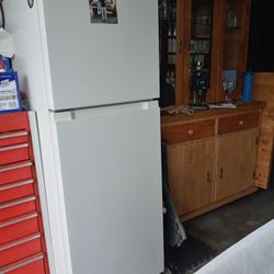 REFRIGERATOR 