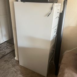 4 Draw File Cabinet 