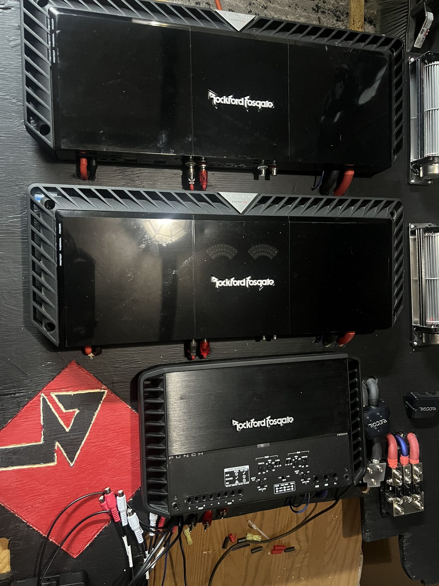 One Rockford Fosgate T2500bdcp