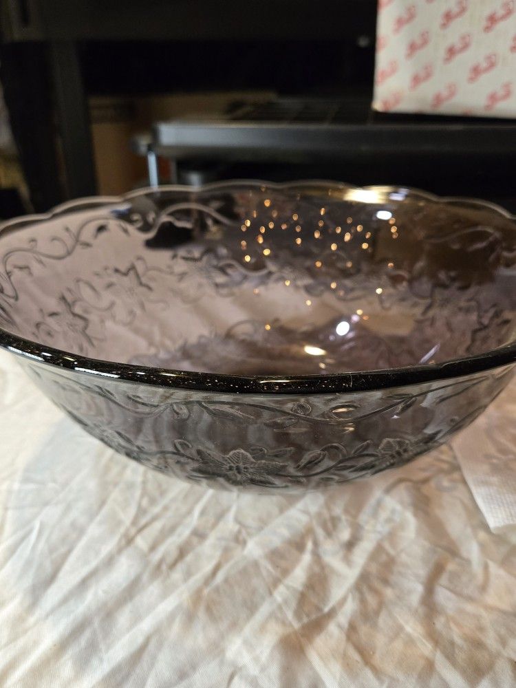 Princess House Large serving bowl, unused/boxed, purple, Fantasia