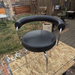 Le Corbusier LC7 Swivel Chair for Cassina — Authentic, Excellent Condition