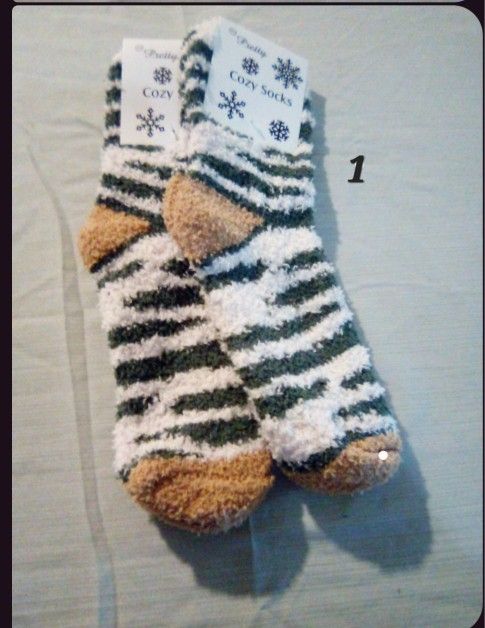 2 Pairs of Soft Fuzzy Socks