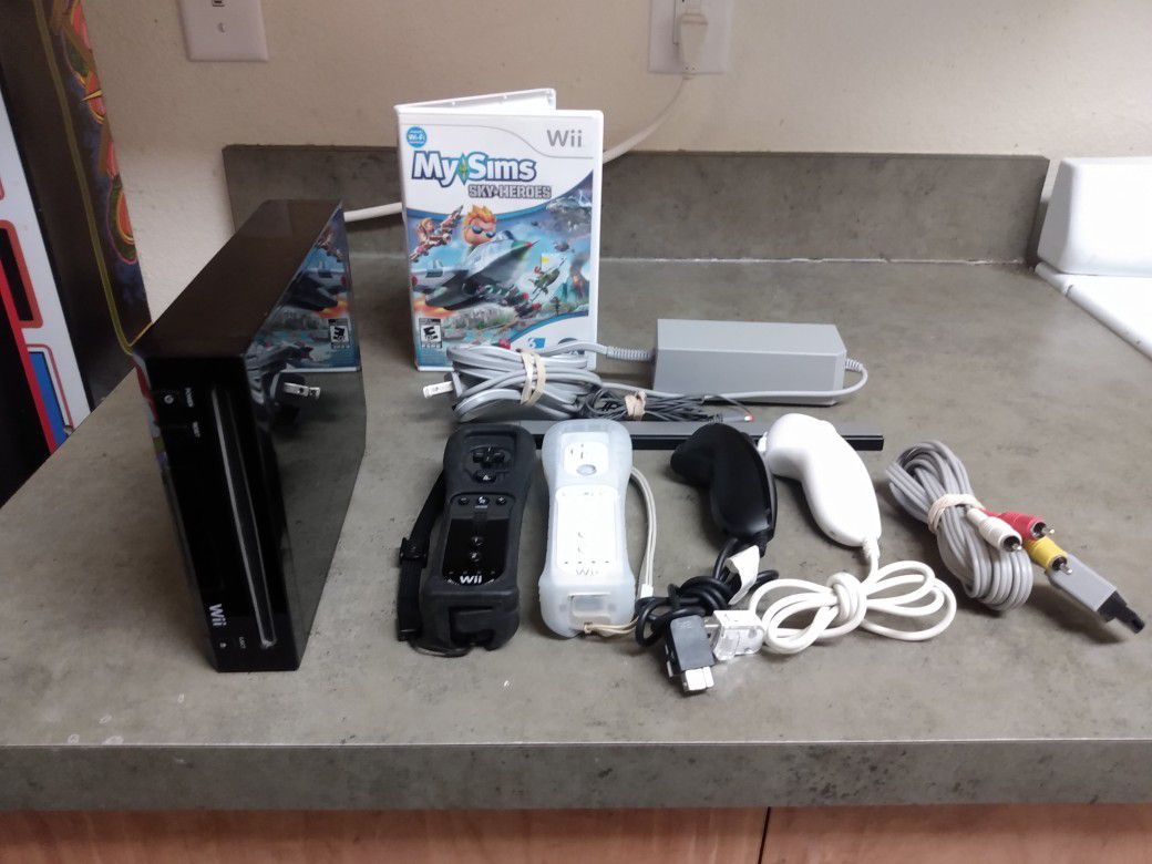 Nintendo Wii Console, W/2 Controllers, 2 Nunchucks, Cables, Game + More, Tested, Working.