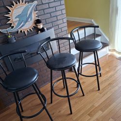 Set Of 3 Stool Good Conditions  $ 120  OBO