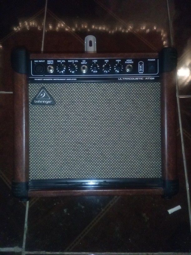 Behringer Ultracoustic 15 Watt Amp