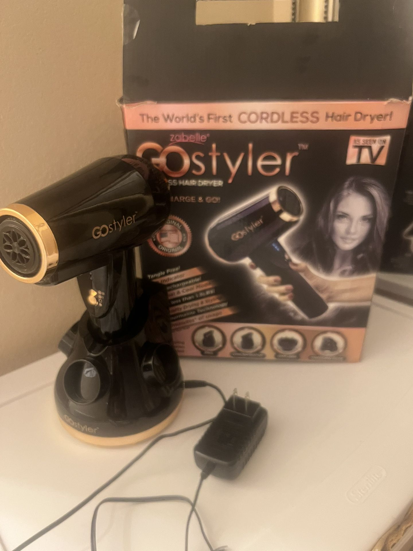 GoStyler Wireless Hair Dryer w/ Attachments 