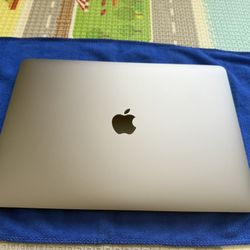 2020 Apple Macbook Air 13.3-inch with M1 chip: 8GB RAM, 256GB SSD Storage, Space Gray