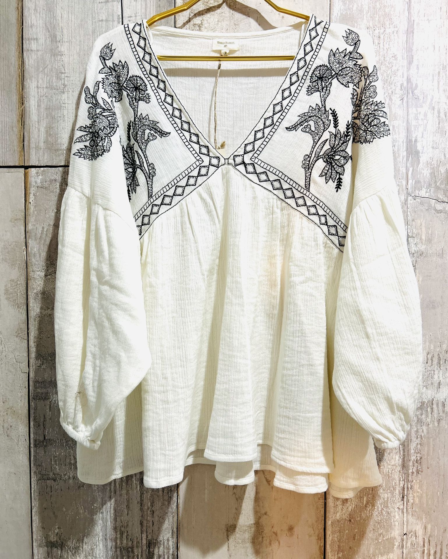 New World Market White Floral Embroidered Long Sleeve L/XL Hippie Boho Flowy