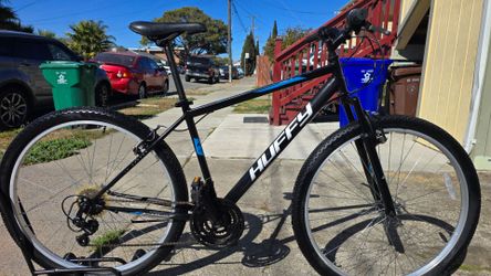 Nice Mountain Bike 29" Tires 
Large Frame