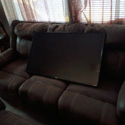 TCL Roku TV 42" - Smart TV Very Low Price - Negotiable