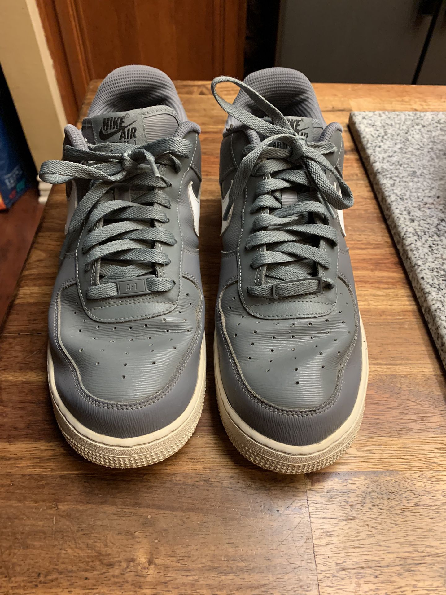 Men’s leather Nike air, one tennis shoes, size 10
