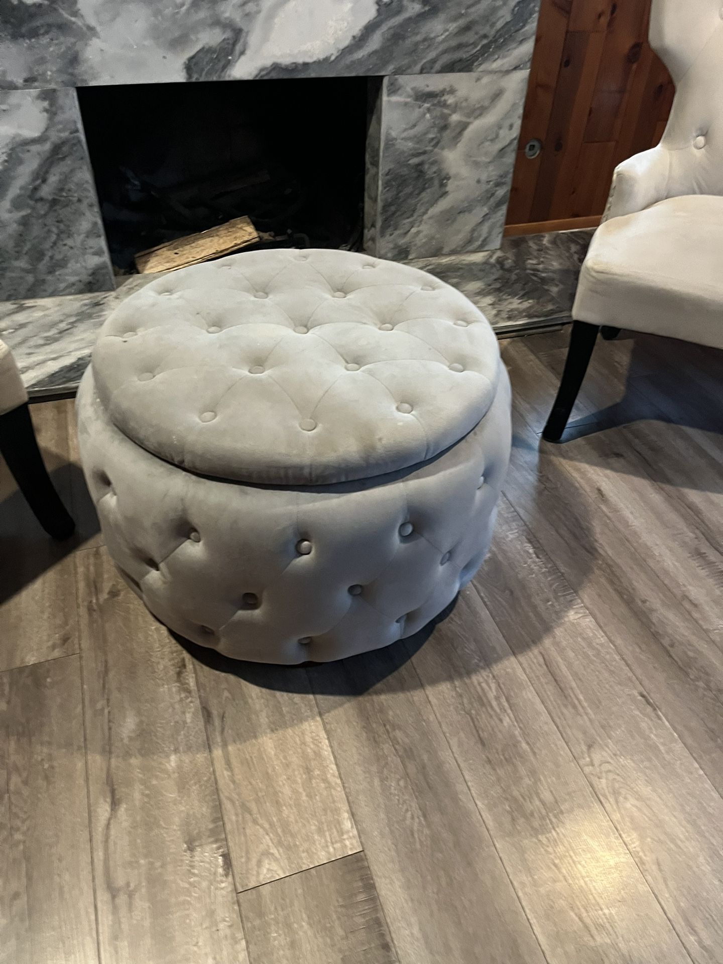 Ottoman/coffee Table