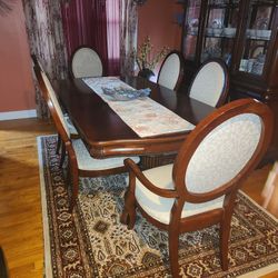 Elegant 7-Piece Traditional Dining Table Set