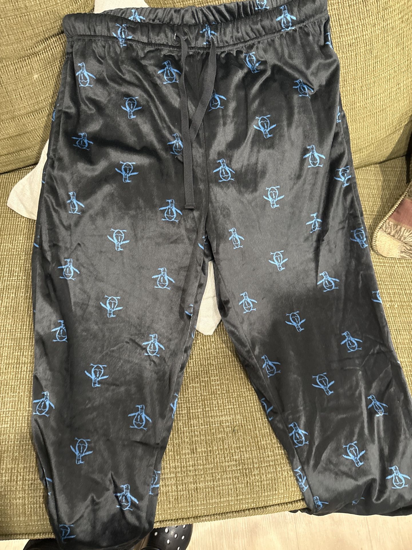 Original Penguin by Munsingwear Men’s Clothing Bundle – 2 Polo Shirts (M & XL) + Lounge Pants (M) – New/Excellent Condition