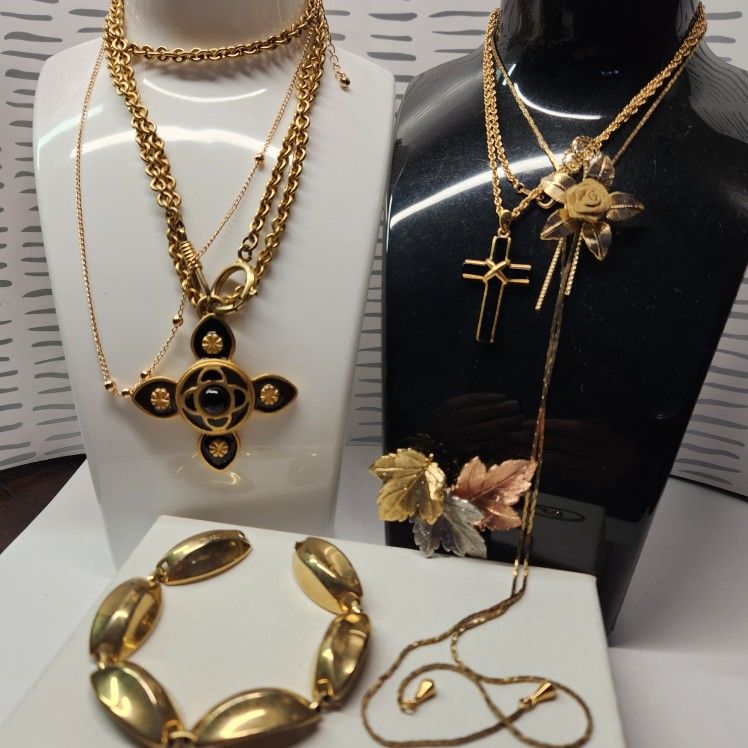 #2425, VICTORIAN GOLD PLATED LOT , NECKLACES, BRACELET, BROOCH