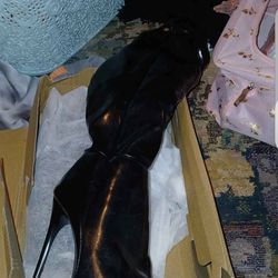 BB Knee High Stilleto Boots Size 4.5