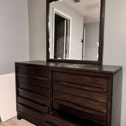 2 Dresser With Mirror 