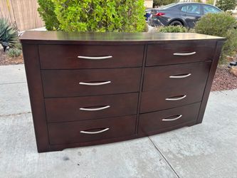 8 Drawer Modern Dresser Chest of Drawers Furniture Great Condition