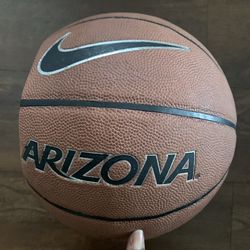 Excellent Condition Nike Arizona Wildcats Basketball Size 7/29.5