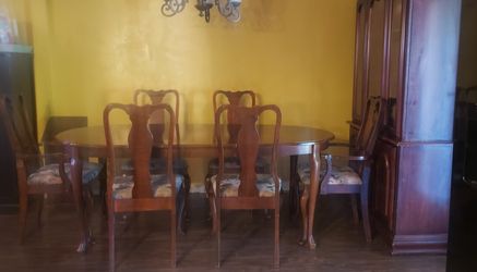 9 Piece Formal Dining SET With Hutch Cabinet