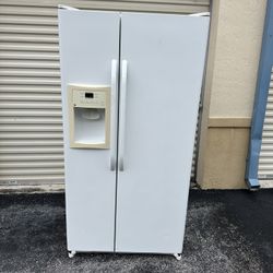 Ge Refrigerator Good Condition Everything Works Fine 