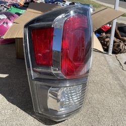 Tacoma OEM Taillights (16-23) 