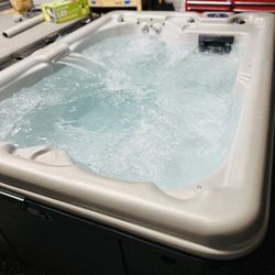 Viking 3 Person Spa Hot Tub DELIVERED!!